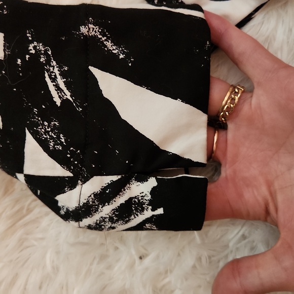 Airfield abstract print black and white cropped blazer size small - Picture 6 of 10